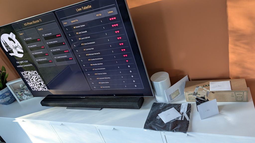 Ein Fernseher im Vereinsheim zeigt die Live-Tabelle der Vereinsmeisterschaft 2026, gesteuert durch die neue, voll automatische Turniersoftware. (Keyword: Turniersoftware).